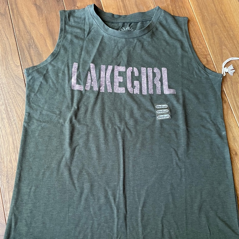 BRAND NEW Simply Lakegirl Tank